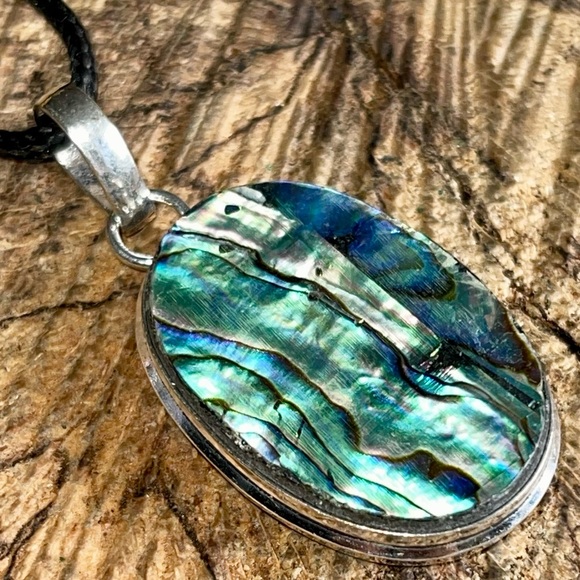 Iridescent Abalone Shell Pendant - Picture 5 of 11